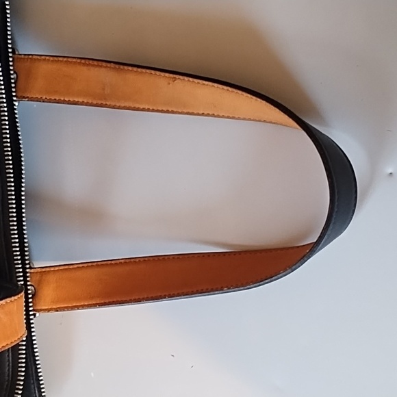 Coach purse in VGC. Black. - Picture 11 of 12